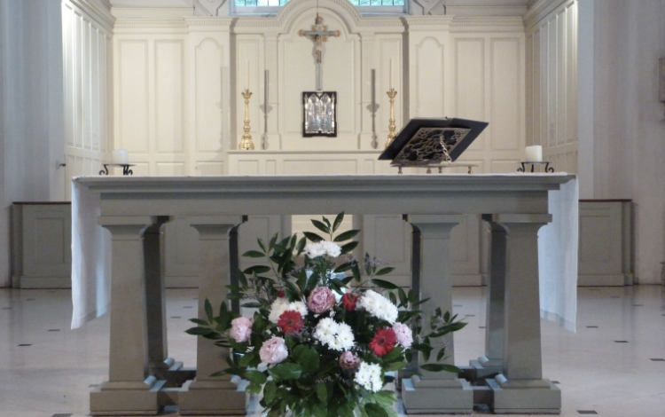 Altar and Sanctuary at St John's Wood church